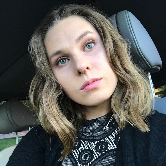 Meet your Posher, Sarah - Picture 1 of 1